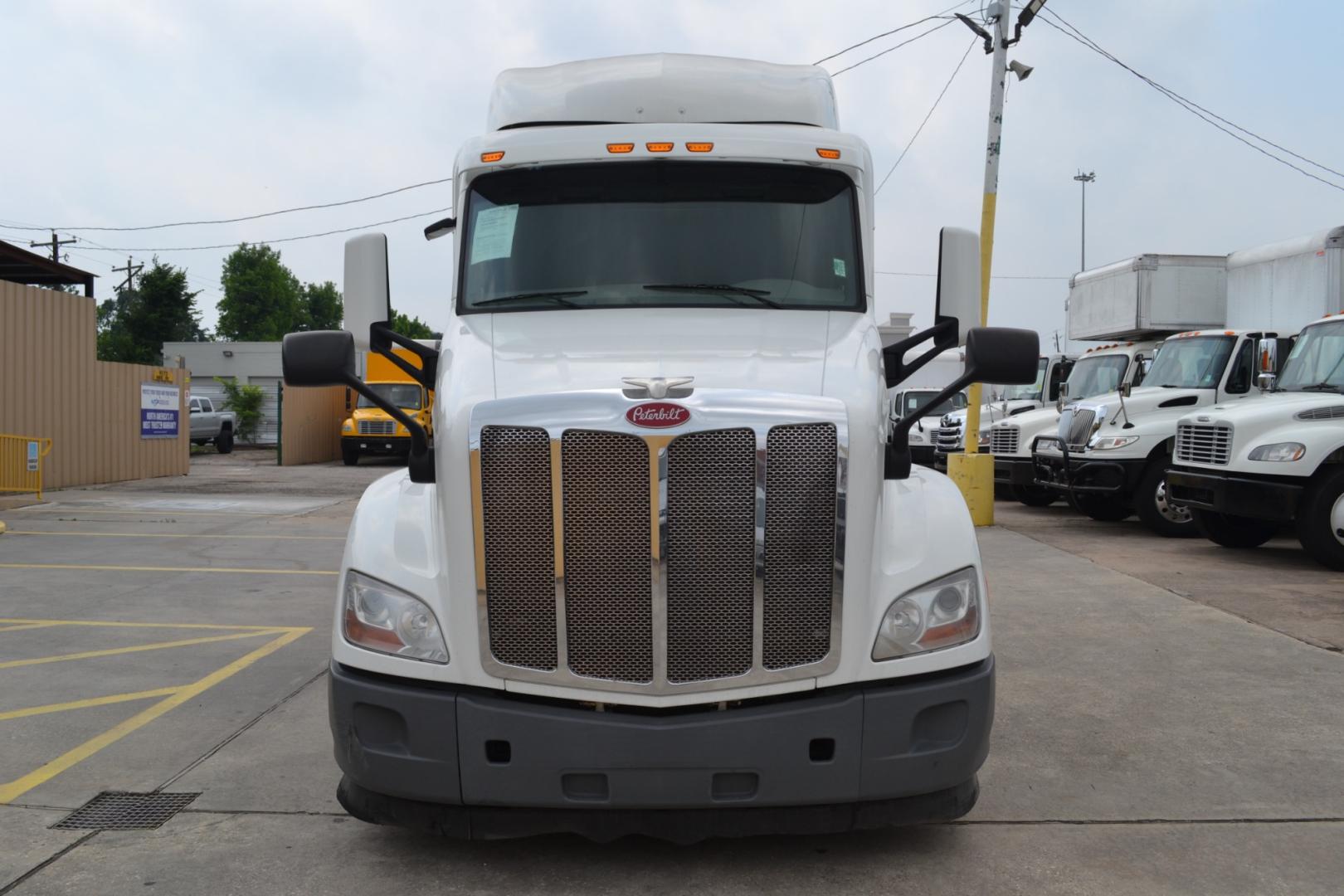 2017 WHITE /BLACK PETERBILT 579 EPIQ with an PACCAR MX13 12.9L 455HP engine, E.FULLER ADVANTAGE 10SPD AUTOMATED transmission, located at 9172 North Fwy, Houston, TX, 77037, (713) 910-6868, 29.887470, -95.411903 - 65" MID ROOF SLEEPER, DOUBLE BUNK, AIR SLIDE 5TH WHEEL, DIFF LOCK, AIR RIDE, ENGINE BRAKE, ELECTRIC APU, BUILT-IN NAVIGATION, MINI FRIDGE, ALUMINUM WHEELS, POWER WINDOWS , LOCKS, & MIRRORS, DUAL 135 GALLON FUEL TANKS, WB:230", RATIO: 2.64 - Photo#1